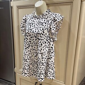 NWT Angashion Black and White Polka Dot Blouse Medium